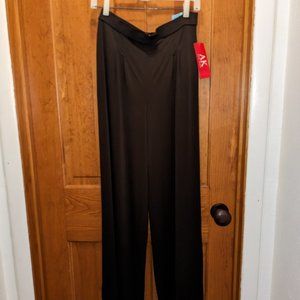Anne Klein stretch brown pants. Size 8